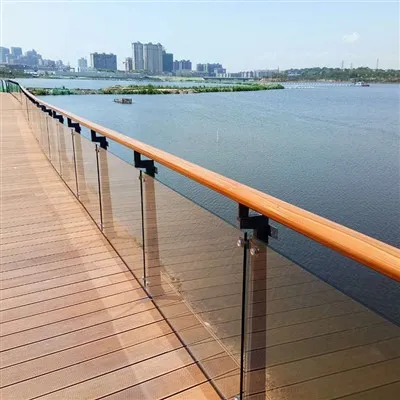 Kültéri üvegkorlát